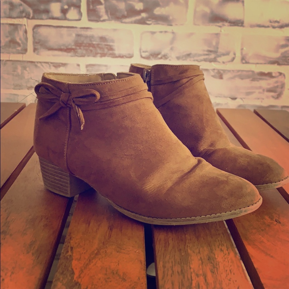 Girls suede booties